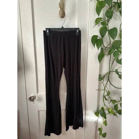 Forever21 women’s size medium black bell bottom leggings - Picture 1 of 7